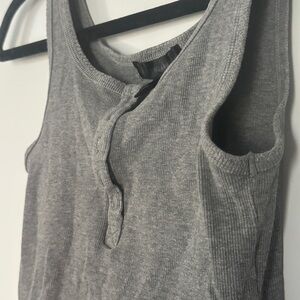Gray Sleeveless Cropped Tank Top